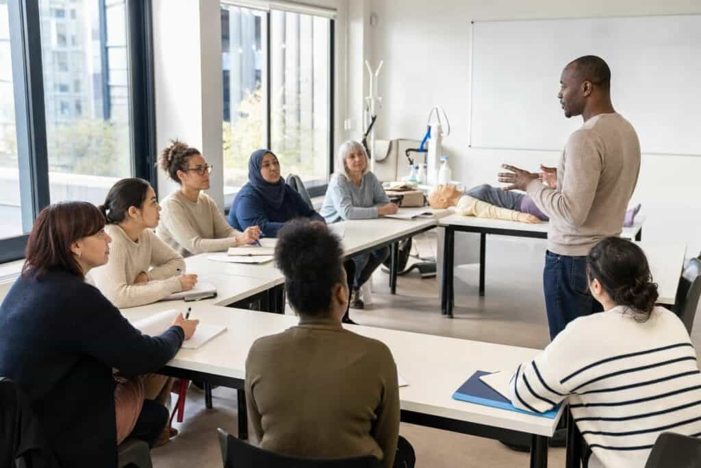 découvrez notre formation advf à saint-denis, idéale pour devenir assistant de vie aux familles. apprenez les compétences essentielles pour accompagner et soutenir les familles au quotidien.